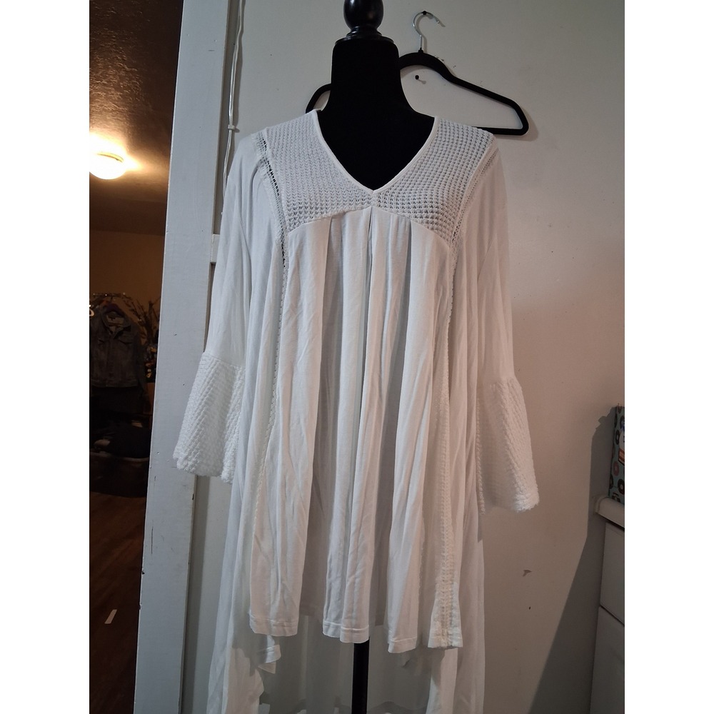 POL White Boho Crochet Lace High Low Tunic Bell Sleeve V-Neck Top Medium